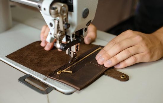 sewing-leather-wallet